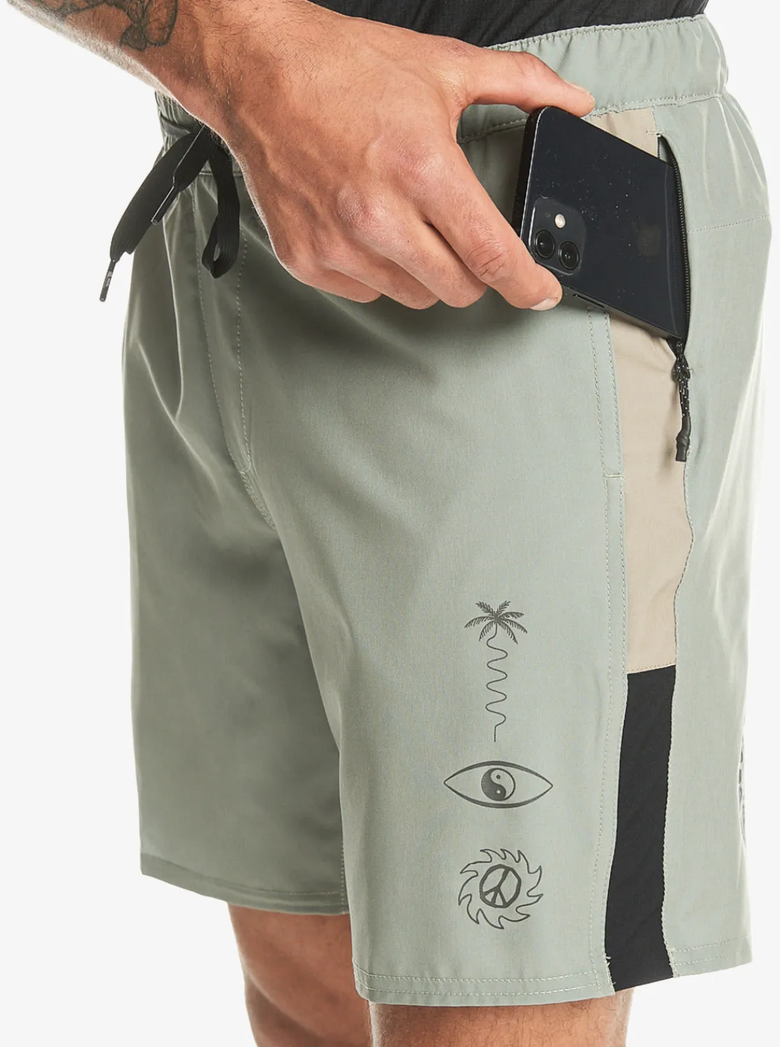 Quiksilver Shorts & Amphibians>Omni 17" Training Shorts SEASPRAY