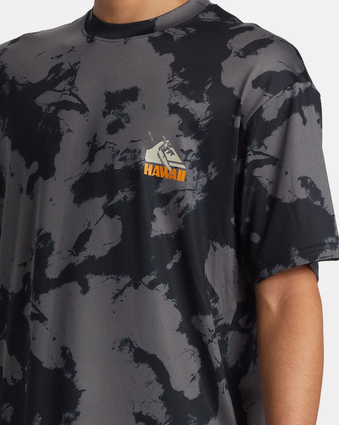 Quiksilver Rashguards>Petroglyph Short Sleeve Surf Tee HITIEDYE-BLACK