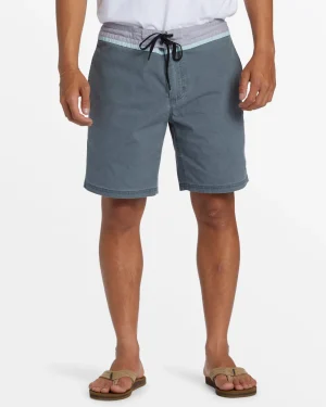 Quiksilver Shorts & Amphibians>Street Trunk Utility Shorts IRONGATE